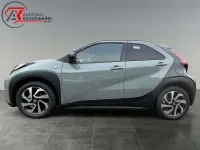 Gebraucht Toyota Aygo X Team 72 PS (52 kW) 2024 Urban khaki, dach mysticschwar SUV