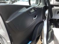 Gebraucht Opel Vivaro 145 PS (106 kW) 2017 Silber Van / Kleinbus