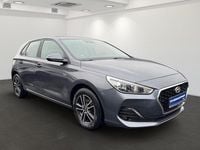 Gebraucht Hyundai i30 Select 99 PS (72 kW) 2018 Grau Limousine