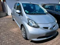 Gebraucht Toyota Aygo 69 PS (50 kW) 2007 Silber Kleinwagen