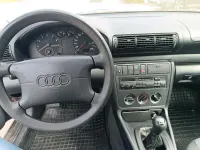 Używany Audi A4 101 KM (74 kW) 1995 Czerwony Sedan/Limuzyna