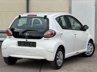 Gebraucht Toyota Aygo Cool 68 PS (50 kW) 2010 Weiß Kleinwagen