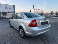 Gebraucht Ford Focus Ghia 101 PS (74 kW) 2008 Grau Limousine