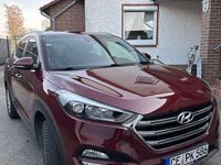 Gebraucht Hyundai Tucson Intro Edition 132 PS (97 kW) 2016 Rot SUV