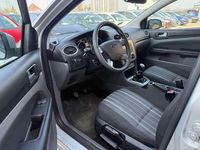 Gebraucht Ford Focus 101 PS (74 kW) 2010 Polarsilber metallic Kombi