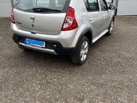 Gebraucht Dacia Sandero Stepway 84 PS (61 kW) 2012 Platingrau Kleinwagen