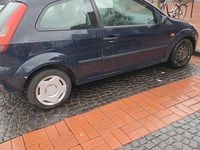 Gebraucht Ford Fiesta Ambiente 60 PS (44 kW) 2005 Blau Kleinwagen