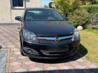 Second-hand Opel Astra 2010 Negru Coupe