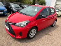 Gebraucht Toyota Yaris Basis 69 PS (50 kW) 2014 Rot Kleinwagen
