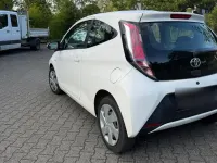 Gebraucht Toyota Aygo 69 PS (50 kW) 2017 Weiß Kleinwagen