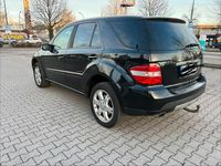 Gebraucht Mercedes ML320 224 PS (164 kW) 2007 Schwarz SUV