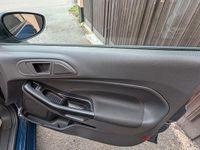 Gebraucht Ford Fiesta Ambiente 60 PS (44 kW) 2015 Blau Limousine