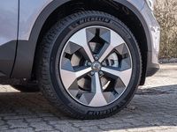 Neu Volvo XC40 Plus 163 PS (119 kW) 2026 Silber SUV