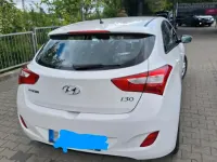 Gebraucht Hyundai i30 101 PS (74 kW) 2015 Weiß Limousine