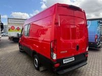 Second-hand Iveco Daily 179 CP (131 kW) 2019 Roșu Monovolum