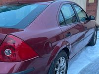 Gebraucht Ford Mondeo 110 PS (80 kW) 2002 Rot Limousine