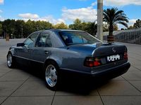 Gebraucht Mercedes E500 326 PS (239 kW) 1991 Grau Limousine