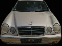Używany Mercedes E230 Elegance 150 KM (110 kW) 1996 Srebrny Sedan/Limuzyna
