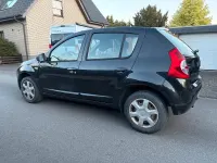 Gebraucht Dacia Sandero 75 PS (55 kW) 2012 Schwarz Kleinwagen