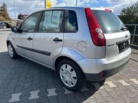 Gebraucht Ford Fiesta 61 PS (44 kW) 2006 Silber metallic Kleinwagen