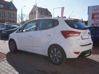 Gebraucht Hyundai ix20 Basis 90 PS (66 kW) 2016 Weiß Kleinwagen