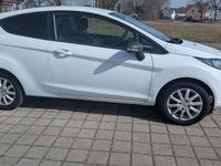 Gebraucht Ford Fiesta Ambiente 60 PS (44 kW) 2013 Weiß Kleinwagen
