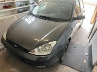 Usata Ford Focus 101 CV (74 kW) 2004 Grigio Utilitaria