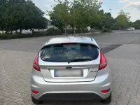 Gebraucht Ford Fiesta 81 PS (59 kW) 2012 Silber Kleinwagen