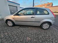 Gebraucht Ford Fiesta 60 PS (44 kW) 2003 Silber Kleinwagen