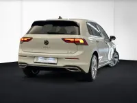 Gebraucht VW Golf VIII Style 131 PS (96 kW) 2024 Weiß Limousine