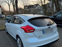 Gebraucht Ford Focus 125 PS (91 kW) 2015 Weiß Kleinwagen