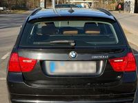 Gebraucht BMW 320 Exclusive 184 PS (135 kW) 2011 Schwarz Kombi