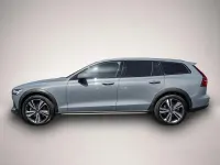 Gebraucht Volvo V60 CC Plus 197 PS (144 kW) 2024 Manufacturer Kombi