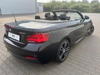Gebraucht BMW 220 M Sport 184 PS (135 kW) 2021 Schwarz metallic black sapphire metallicschwarz Cabrio