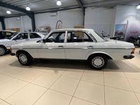 Gebraucht Mercedes 200 94 PS (69 kW) 1979 Limousine