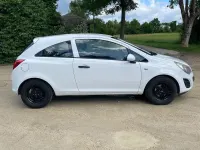 Gebraucht Opel Corsa Selection 69 PS (50 kW) 2014 Weiß Kleinwagen