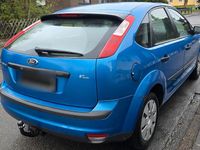 Second-hand Ford Focus 100 CP (73 kW) 2006 Albastru Berlinǎ