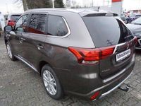 Gebraucht Mitsubishi Outlander P-HEV Plus 121 PS (88 kW) 2017 Granitbraun (m) SUV