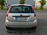 Gebraucht Ford Fiesta 107 PS (78 kW) 2004 Silber Kleinwagen