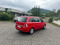 Gebraucht Opel Zafira Innovation 140 PS (102 kW) 2011 Rot Van / Kleinbus