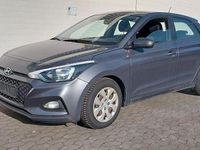 Gebraucht Hyundai i20 Select 75 PS (55 kW) 2019 Braun Kleinwagen