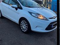 Gebraucht Ford Fiesta 82 PS (60 kW) 2009 Weiß Kleinwagen