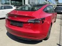 Gebraucht Tesla Model 3 258 kW (351 PS) 2022 Rot rot (metallic) Limousine