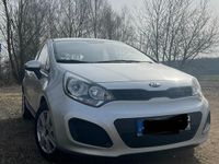 Gebraucht Kia Rio 86 PS (63 kW) 2014 Silber Kleinwagen