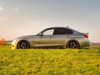 Gebraucht BMW 330 252 PS (185 kW) 2017 Gold Limousine