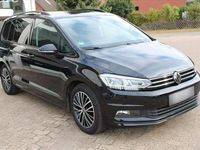 Gebraucht VW Touran Comfortline 150 PS (110 kW) 2023 Schwarz metallic Van / Kleinbus