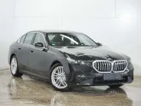 Gebraucht BMW 530e Comfort Edition 299 PS (219 kW) 2024 Saphirschwarz metallic Limousine