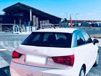 Gebraucht Audi A1 85 PS (62 kW) 2011 Weiß Kleinwagen