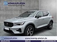 Neu Volvo XC40 Plus 163 PS (119 kW) 2026 Grau (vapour grey (grau)) SUV