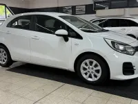 Gebraucht Kia Rio 84 PS (61 kW) 2017 Weiß Limousine